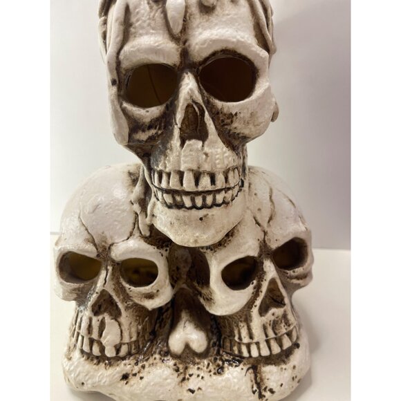 13Th & Elm LED Flickering Skull Candle Holder Light-Up Halloween Large New - Picture 3 of 11